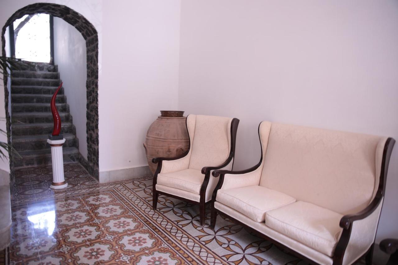 Palazzo Caracciolo Del Sole Bed & Breakfast Terzigno Exterior photo
