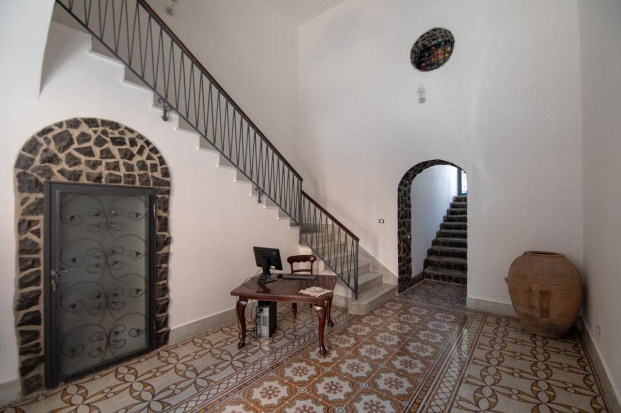Palazzo Caracciolo Del Sole Bed & Breakfast Terzigno Exterior photo